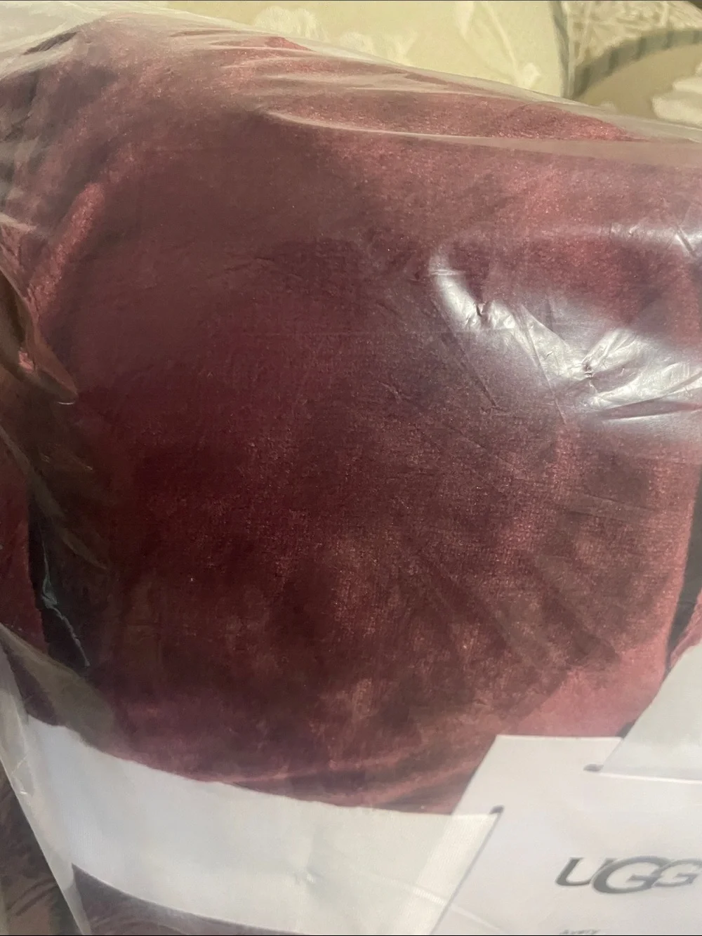 UGG Avery Throw Blanket - Burgundy and White